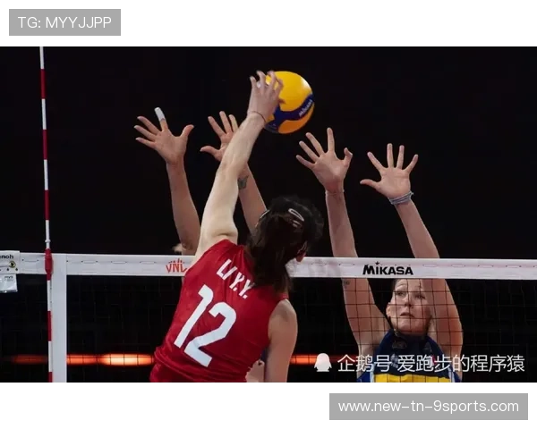 苏地女排拦网屡次成功，防守稳固